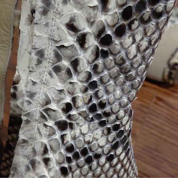 Massimo Dogana Real Python Leather Heels - Picture 5 of 8